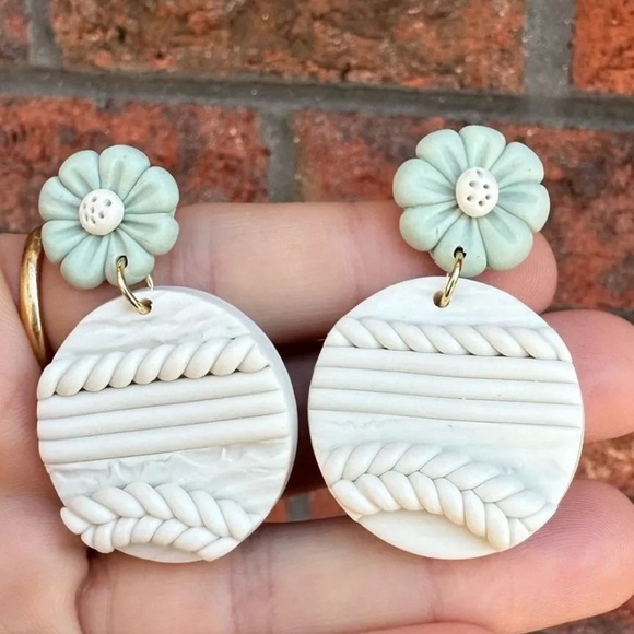 Anthropologie Aurora Flower Resin Earrings - Picture 4 of 7